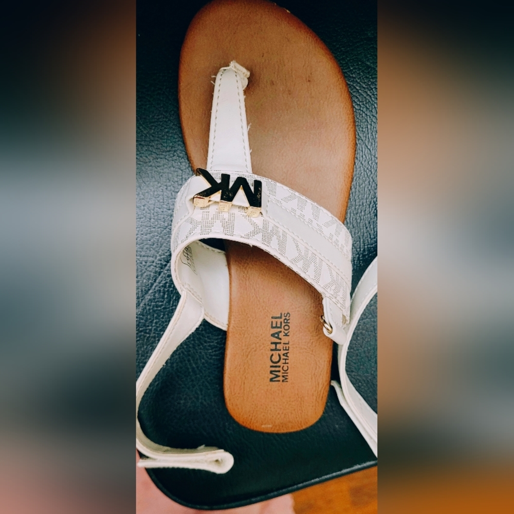 MK Michael Kors Jaliyah White and Gold SIZE 13 Open-Toed Kids' Sandals